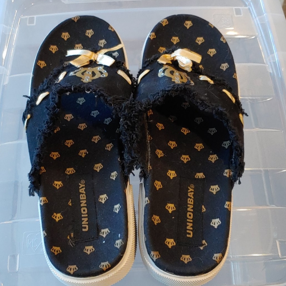 Union Bay flip flops Size 6